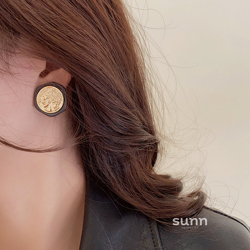 Joleen Asymmetric Sculptural Studs [W18FEW2L]