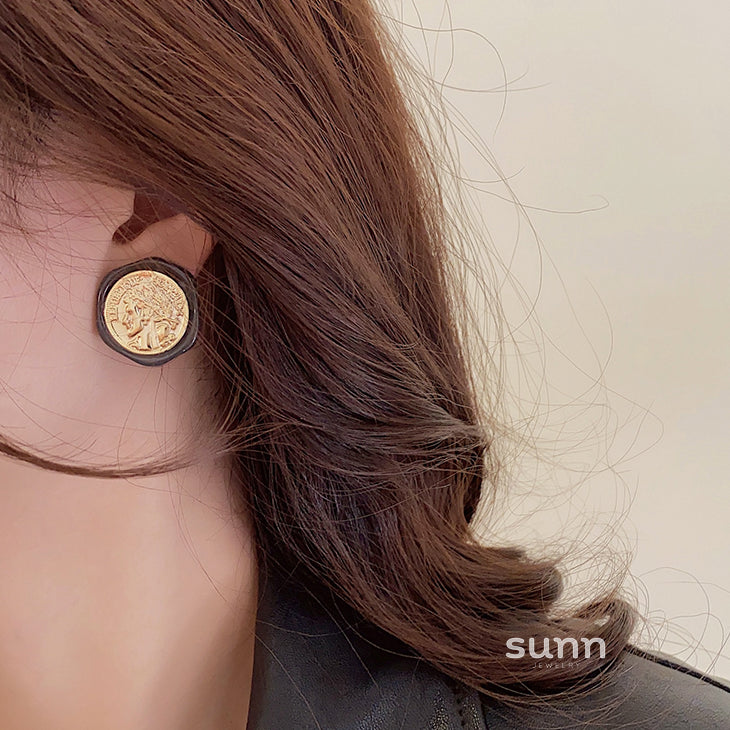 Joleen Asymmetric Sculptural Studs [X4QAYTU9]