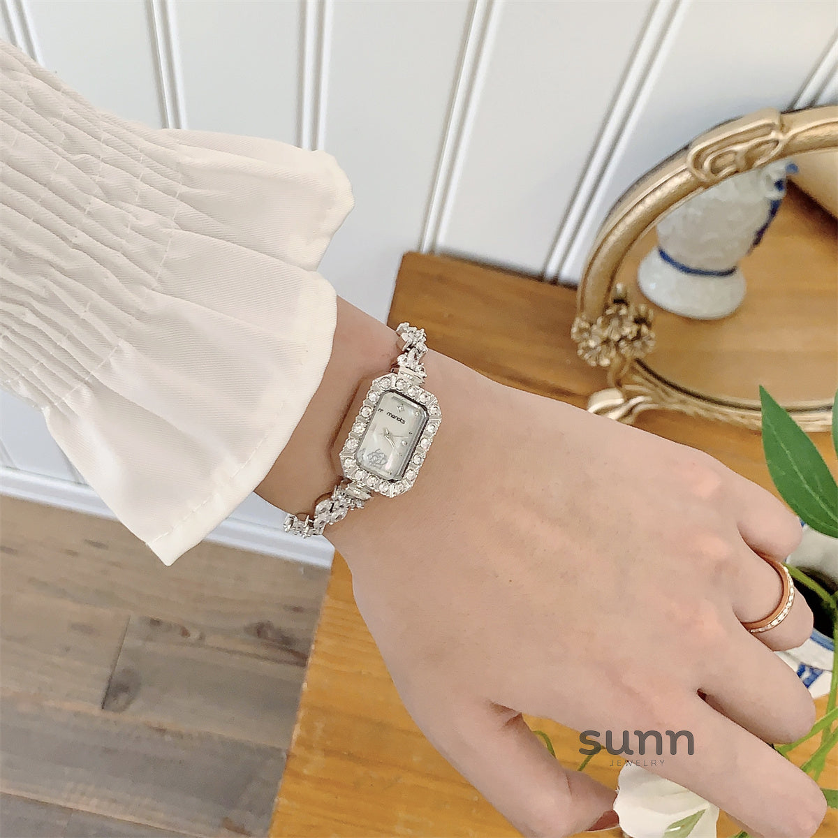 Jolynn Camellia Bracelet Watch [Y6T5YJT5]