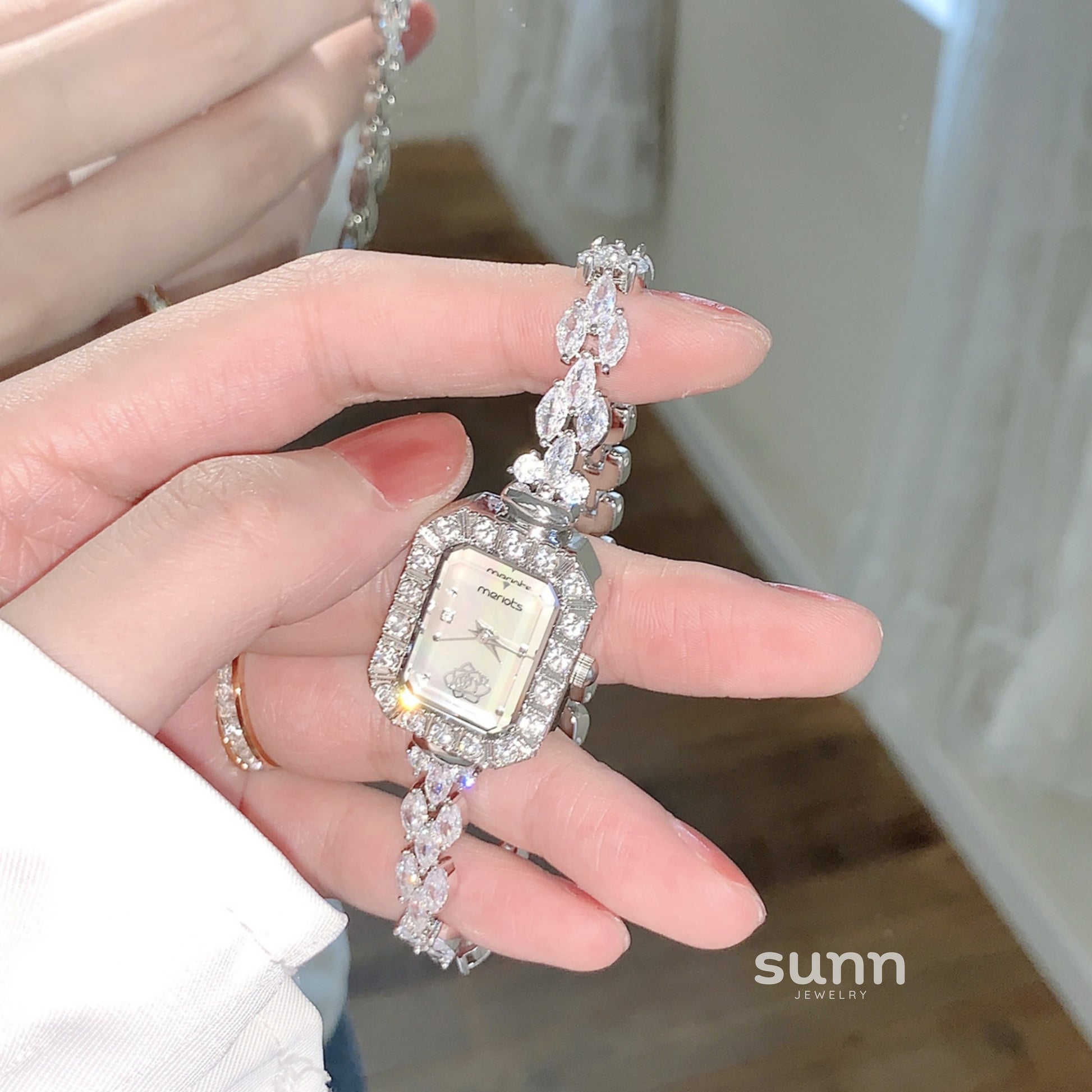 Jolynn Camellia Bracelet Watch [VO1J0W0J]