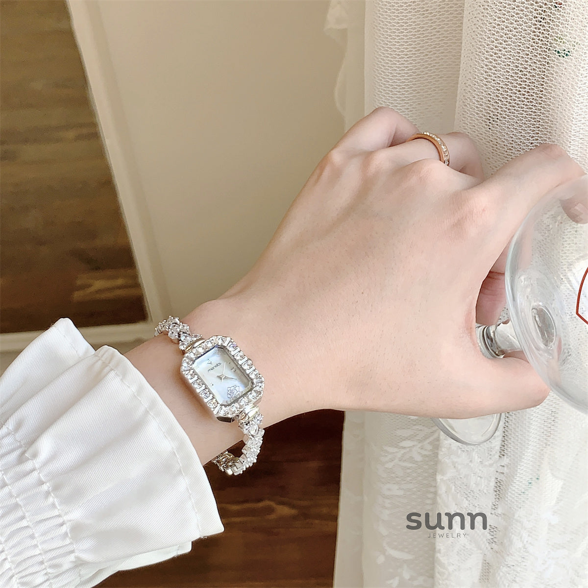 Jolynn Camellia Bracelet Watch [D0SAK41F]