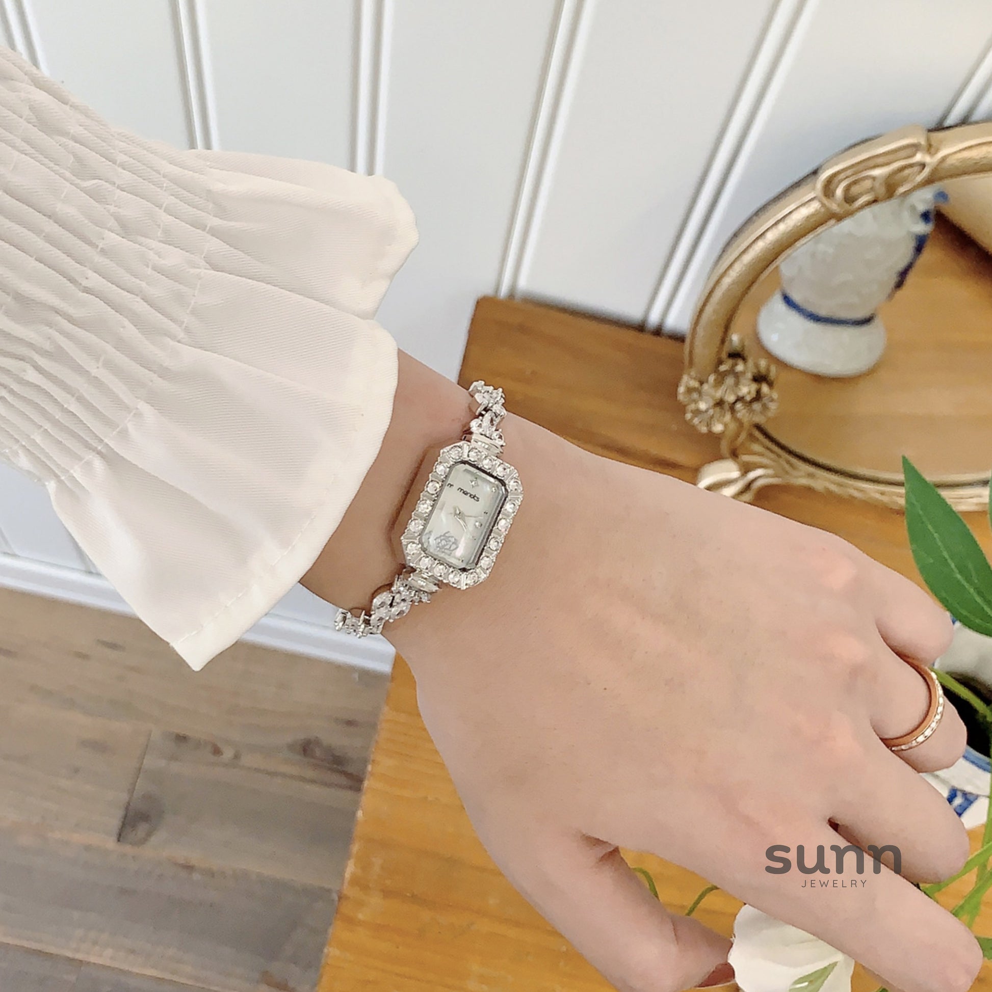 Jolynn Camellia Bracelet Watch [H3RCMIB6]