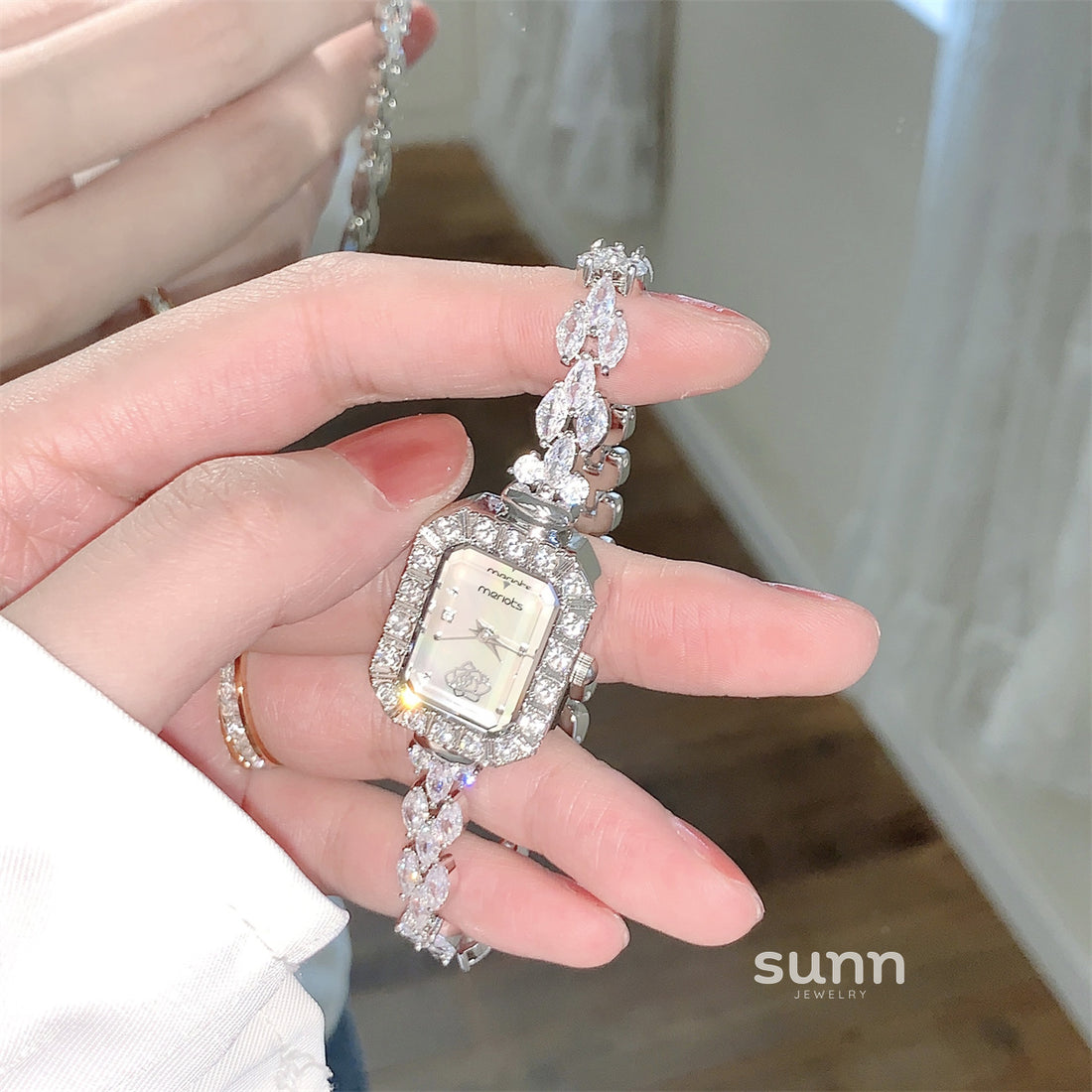 Jolynn Camellia Bracelet Watch [O6P4B9FK]