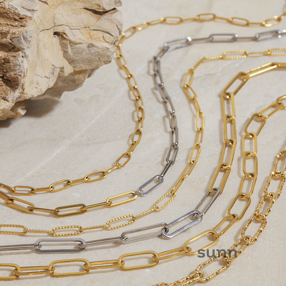 Jonah Geometric Bar Necklace [IR9GYPQ9]