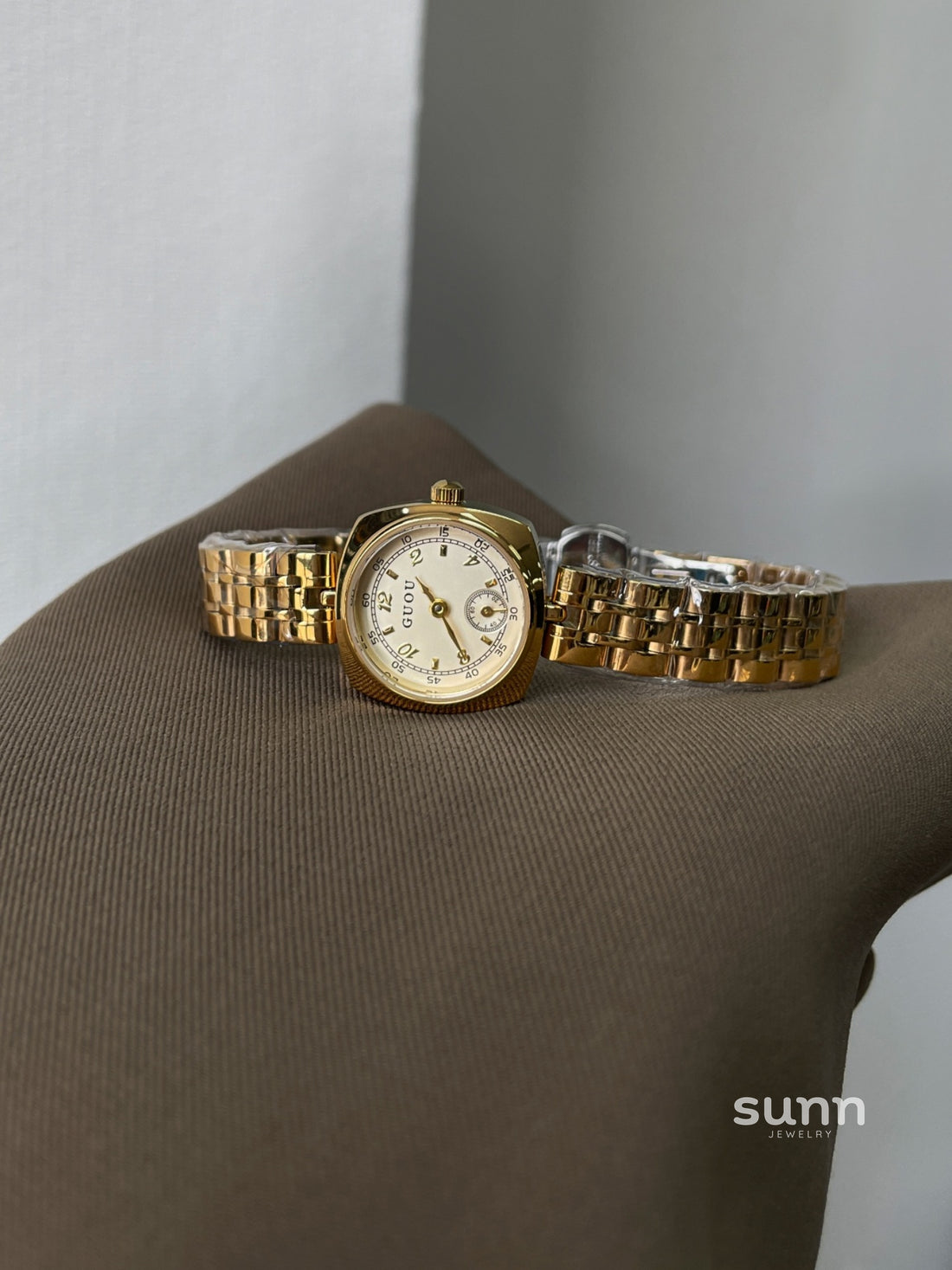 Josalyn Petite Gold Watch [E472KPGA]