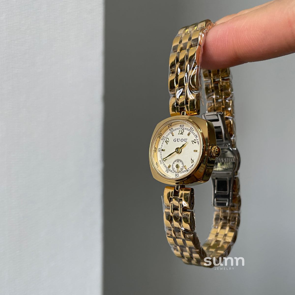 Josalyn Petite Gold Watch [TPO93FAE]