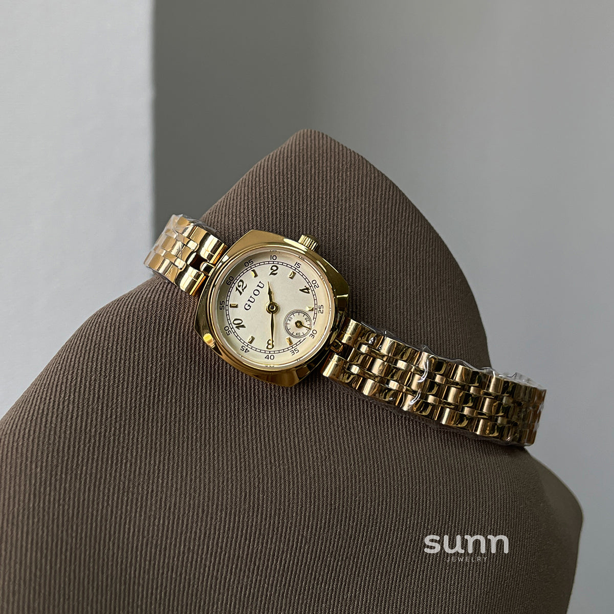 Josalyn Petite Gold Watch [92CKDUYZ]