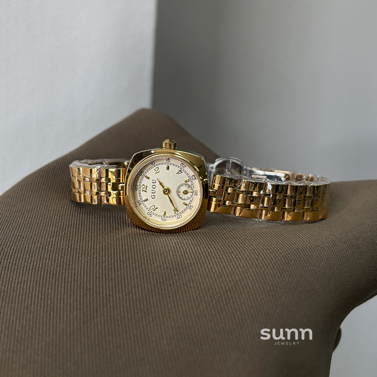 Josalyn Petite Gold Watch [BXMUO8FC]