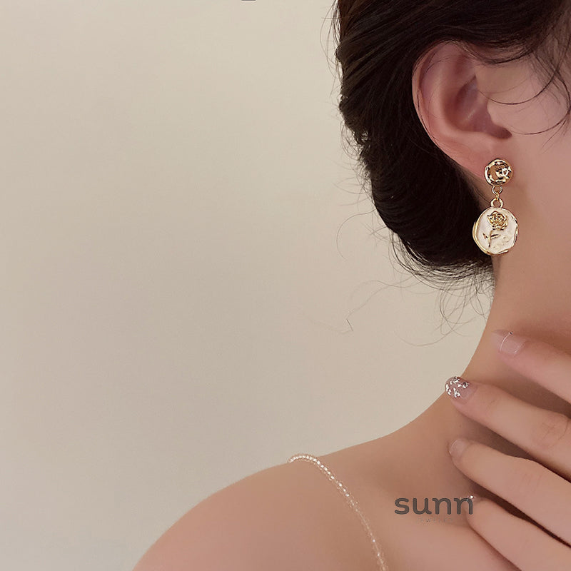 Joseline Embossed Rose Earrings [4IWPOMJJ]