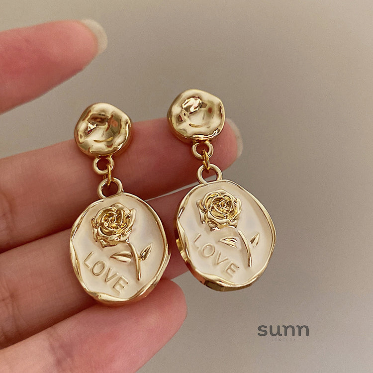 Joseline Embossed Rose Earrings [F89K3Z6H]