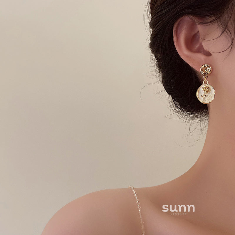 Joseline Embossed Rose Earrings [R85GU8YS]