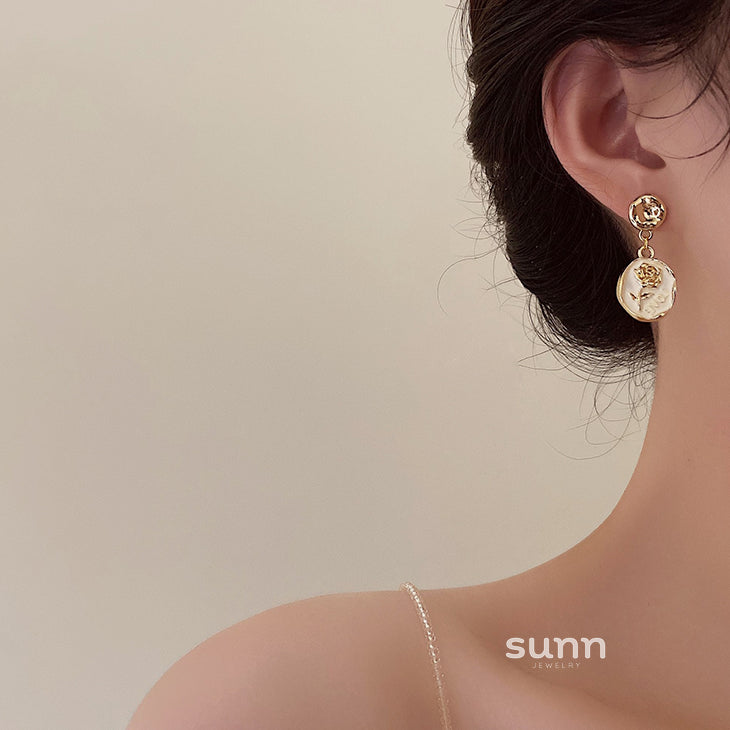 Joseline Embossed Rose Earrings [Y3L9ZWMN]