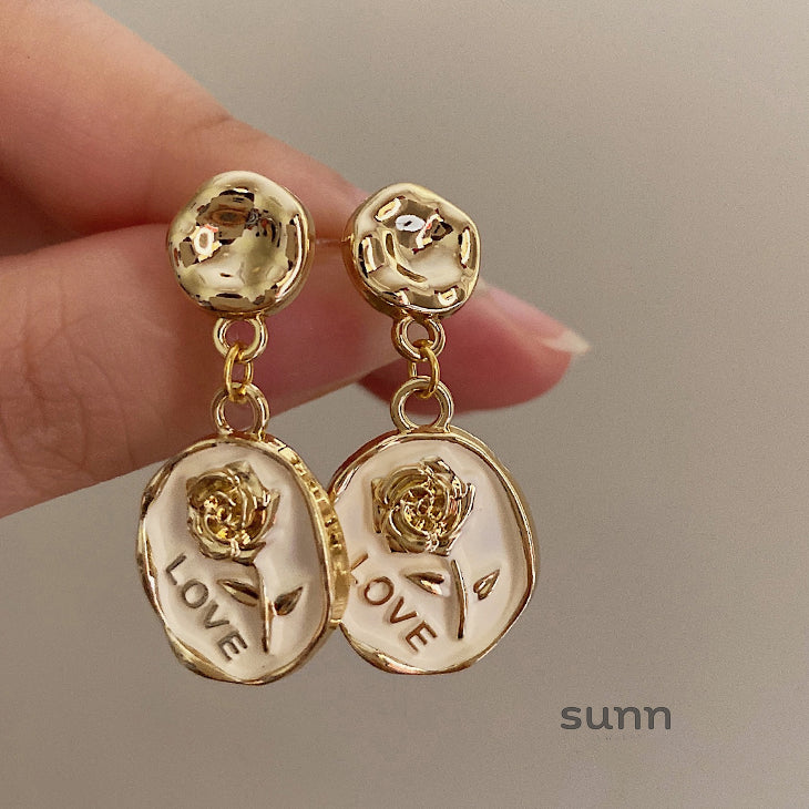 Joseline Embossed Rose Earrings [RXYOY2QI]