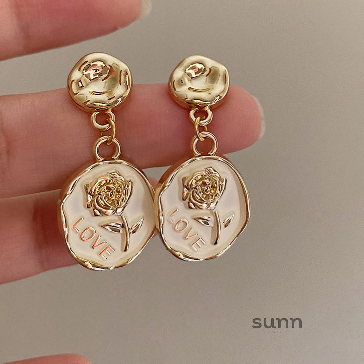 Joseline Embossed Rose Earrings [E7JU2WLL]