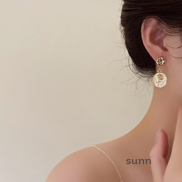 Joseline Embossed Rose Earrings [KQZUB08S]