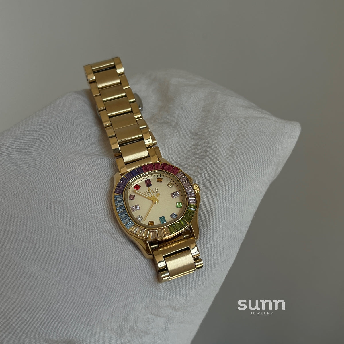 Josey Elegant Crystal Watch [IKXNUSN7]