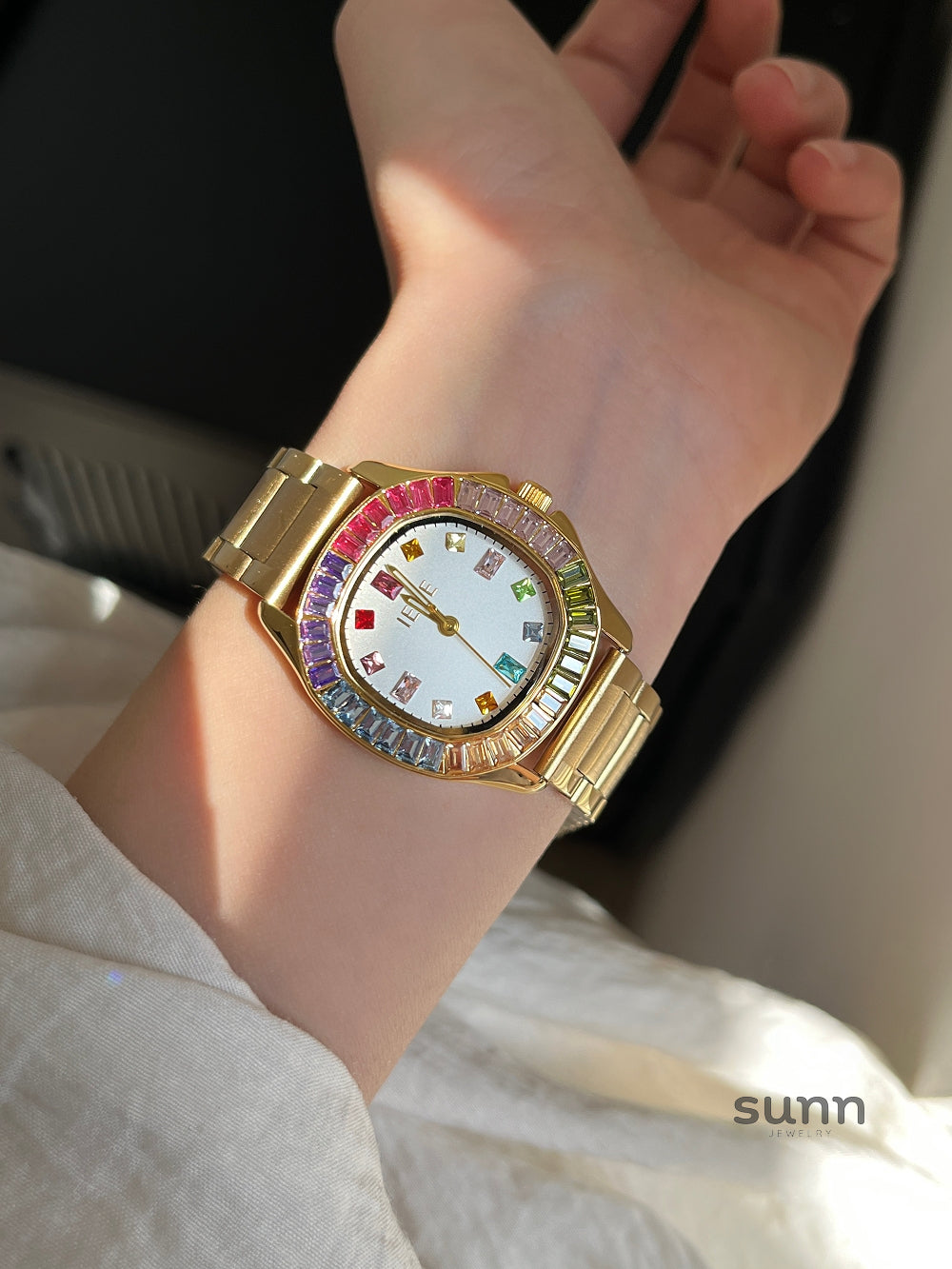 Josey Elegant Crystal Watch [EI715FA4]