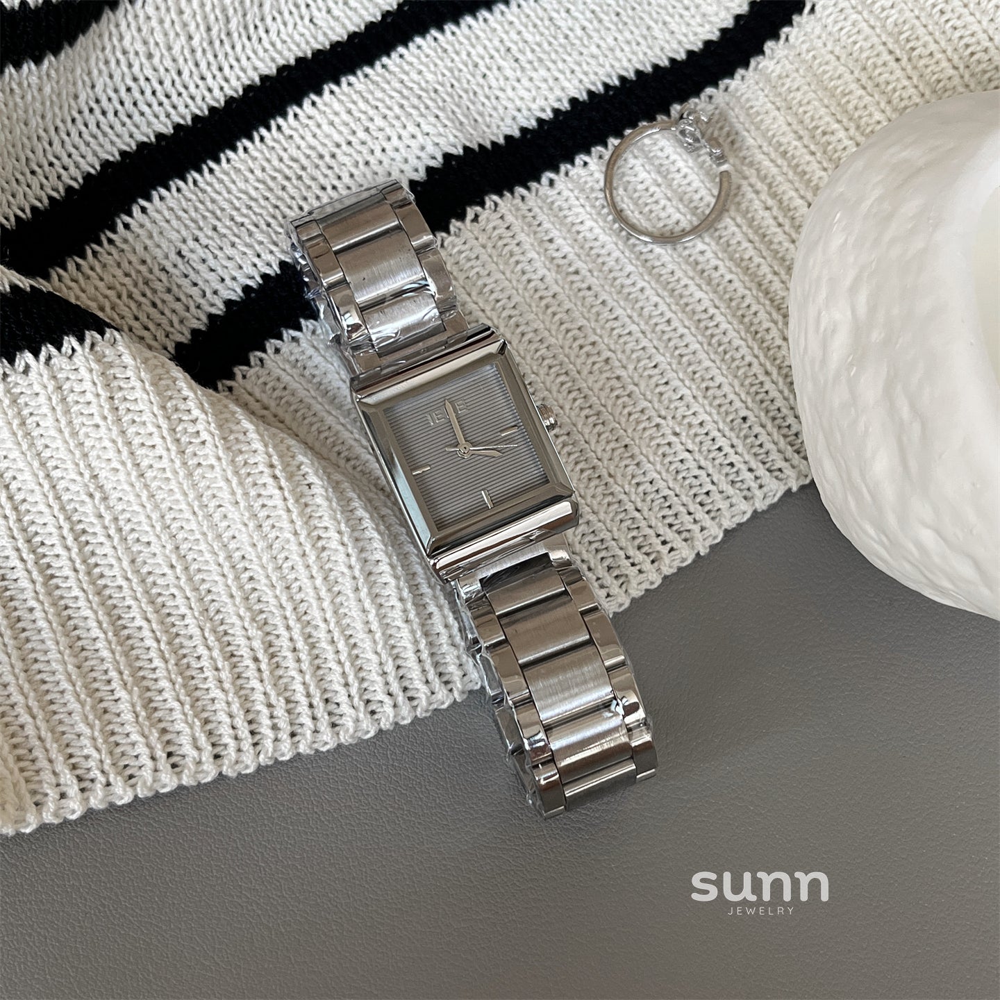 Joshlynn Elegant Square Watch [JTF3DFDM]