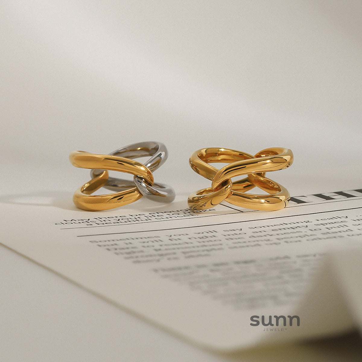 Josslyn Sleek Cross Ring [UCGABR3V]