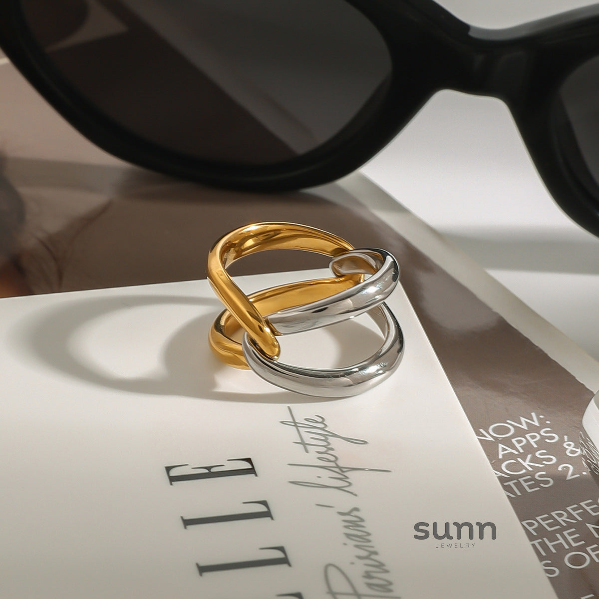 Josslyn Sleek Cross Ring [YUD1C5XU]