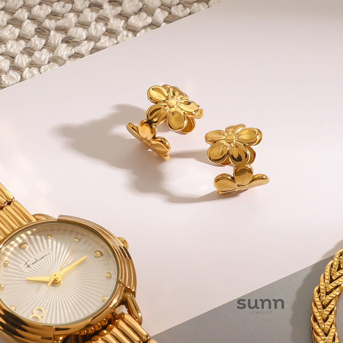 Josslyn Titanium Blossom Ear Cuff [NUJJCUU4]
