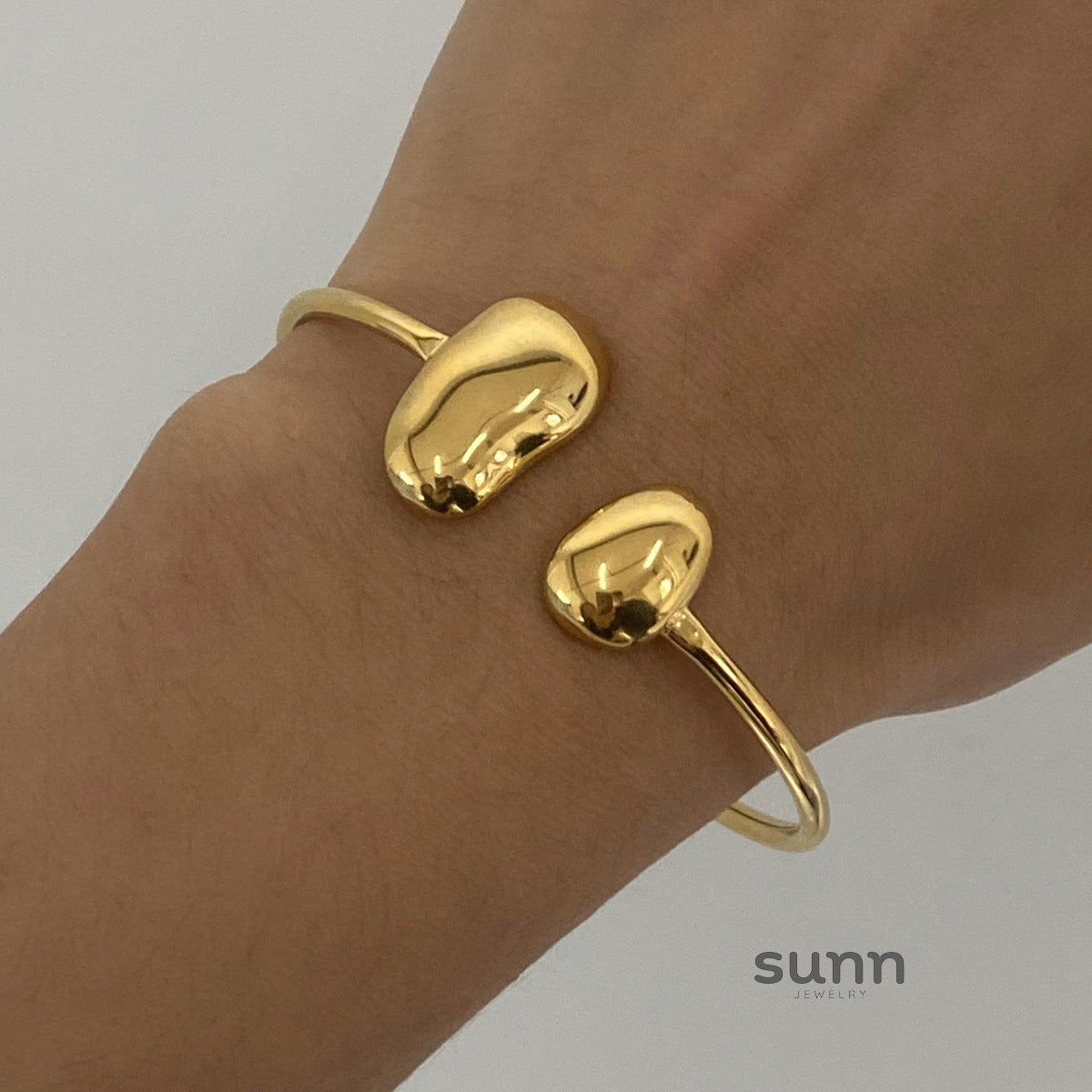 Journey Gold Water Drop Bangle [MQ65EW85]