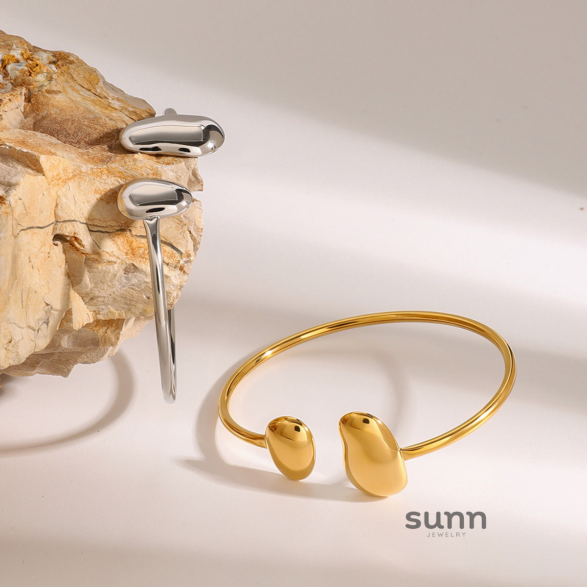 Journey Gold Water Drop Bangle [QSSAMM4T]