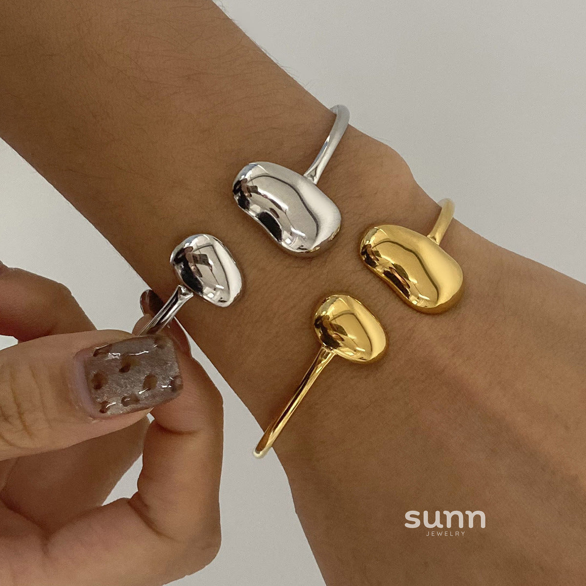 Journey Gold Water Drop Bangle [OGP6BDQ7]