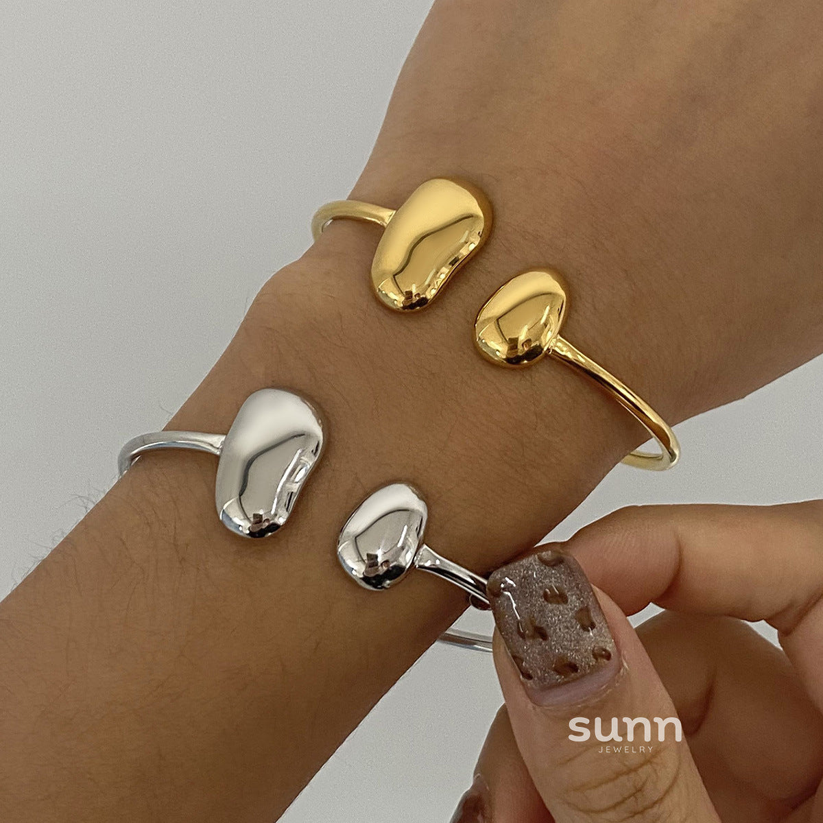 Journey Gold Water Drop Bangle [WZXRL5JG]