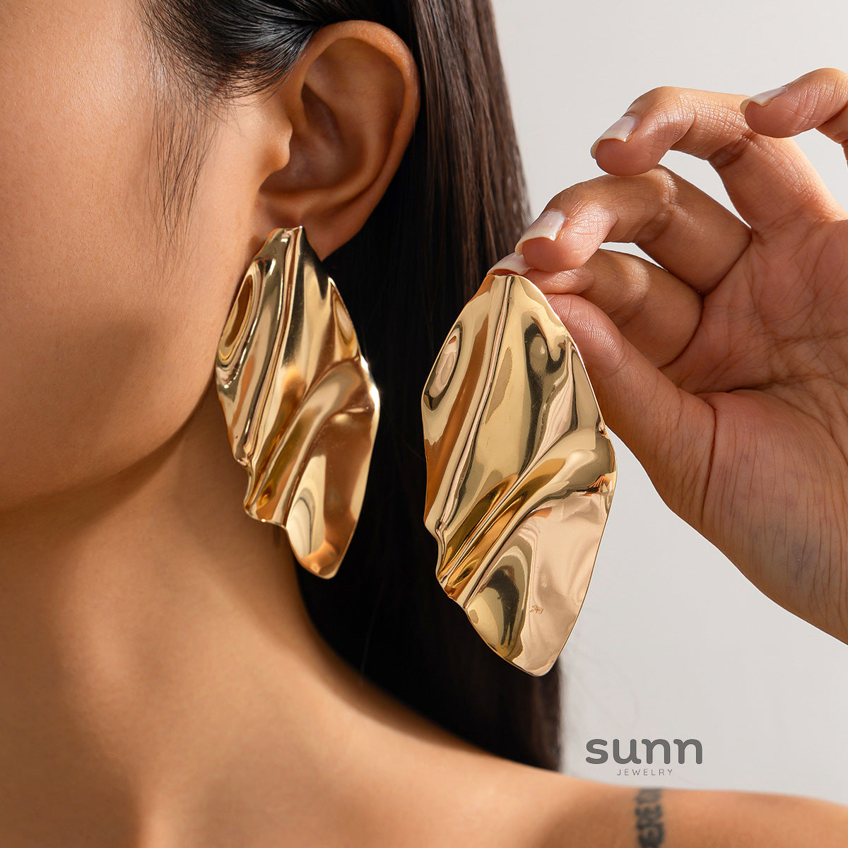 Journey Pleated Drop Earrings [KINBQRL0]