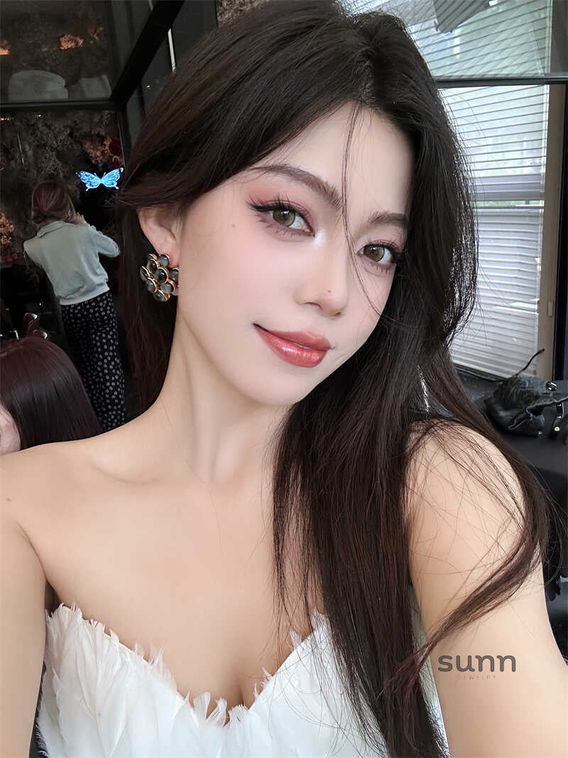 Juana Mother-of-Pearl Camellia Earrings [DNFU4NGE]