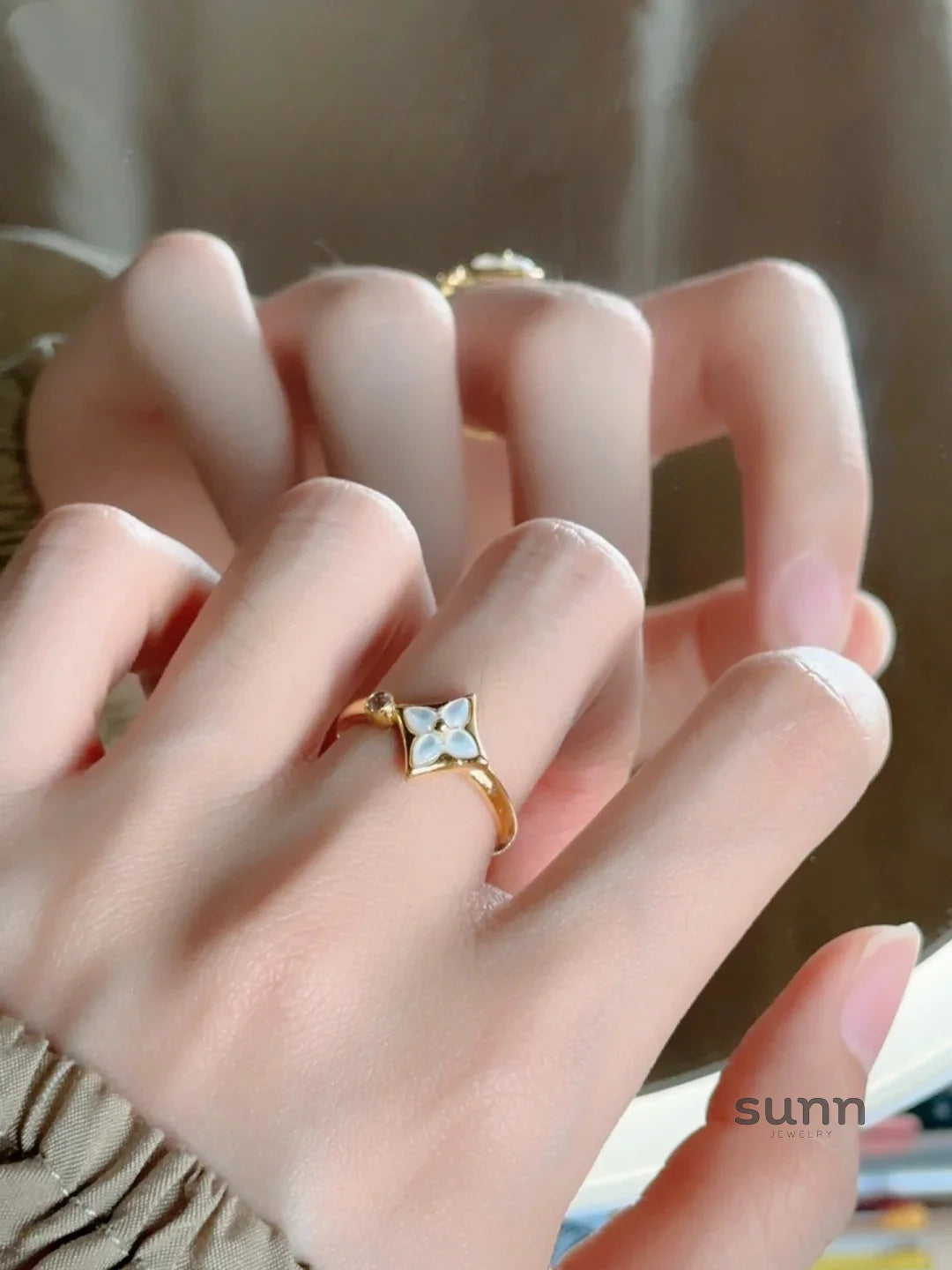 Judah Mother-of-Pearl Clover Ring