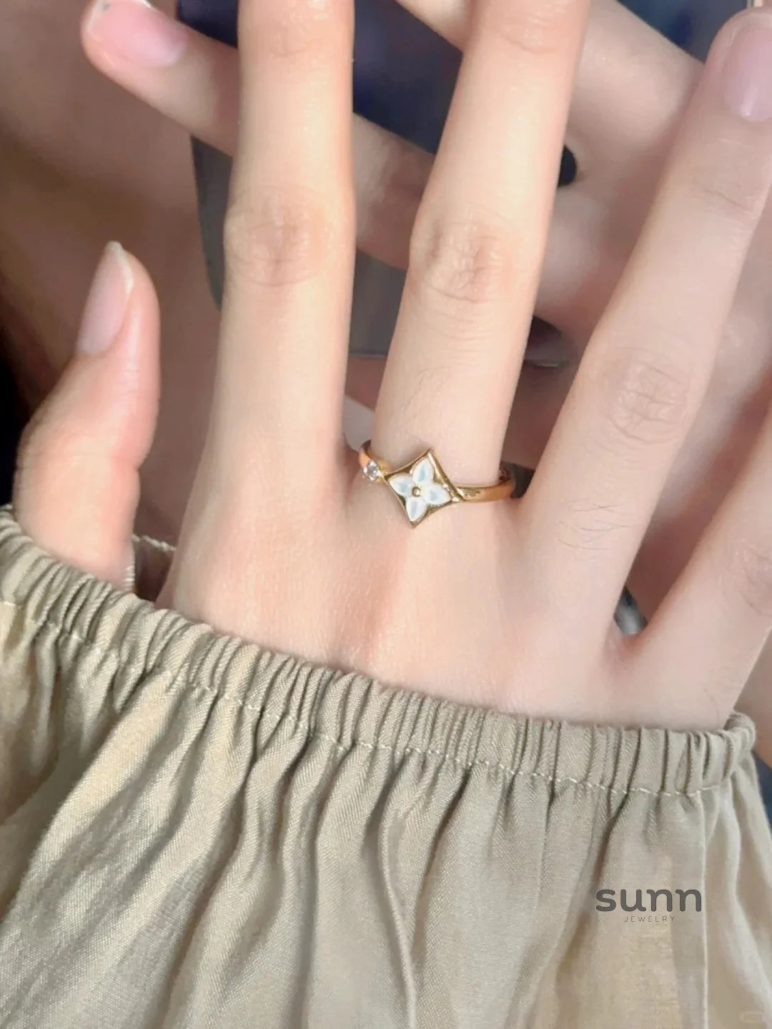 Judah Mother-of-Pearl Clover Ring