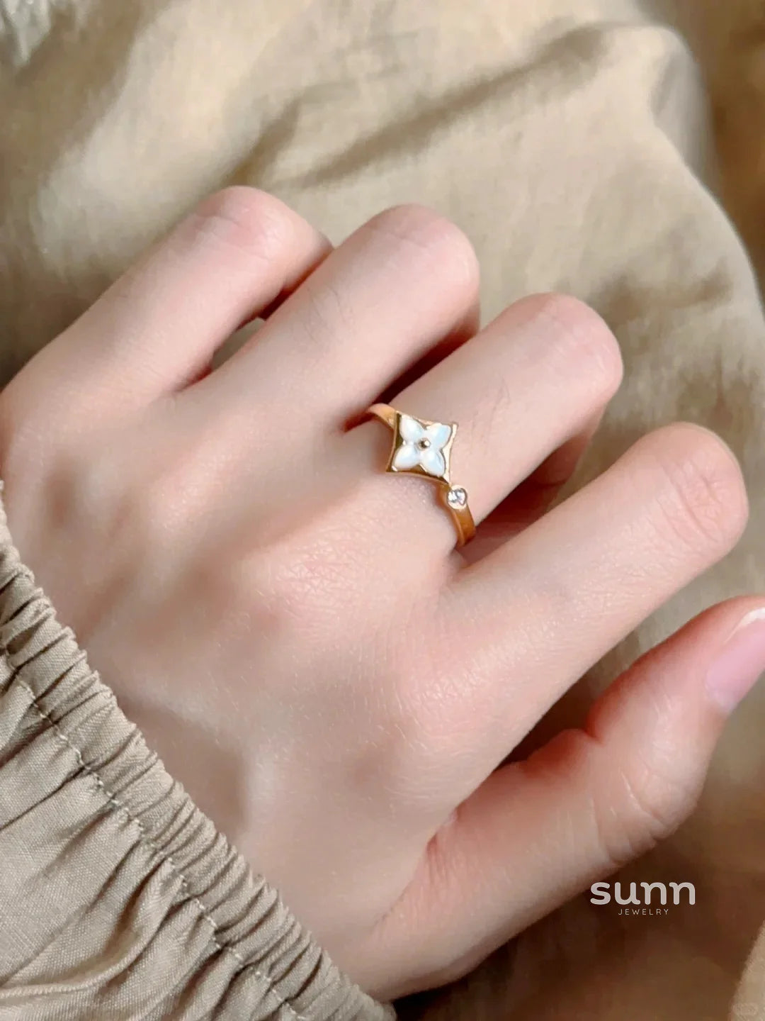 Judah Mother-of-Pearl Clover Ring
