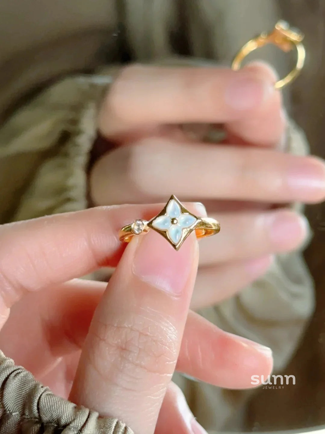 Judah Mother-of-Pearl Clover Ring