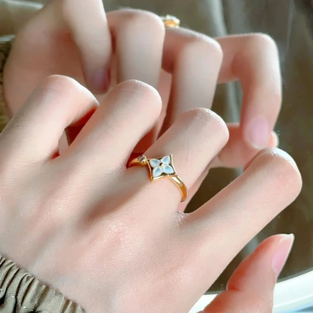 Judah Mother-of-Pearl Clover Ring