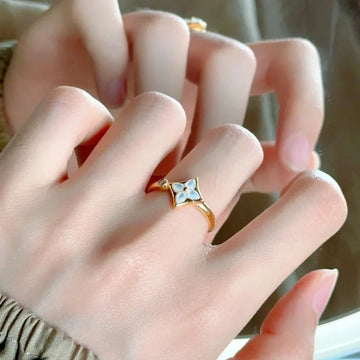 Judah Mother-of-Pearl Clover Ring