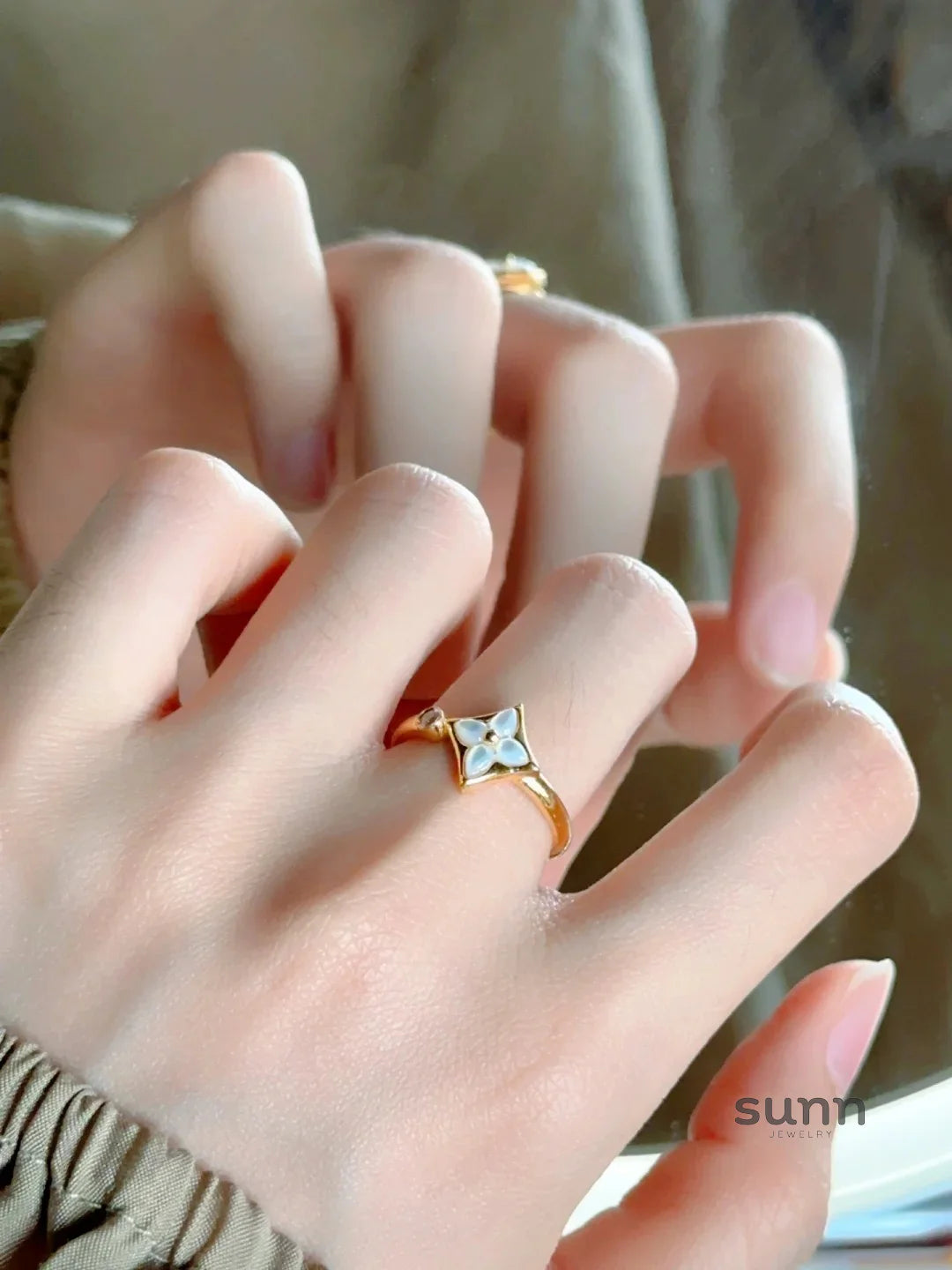 Judah Mother-of-Pearl Clover Ring