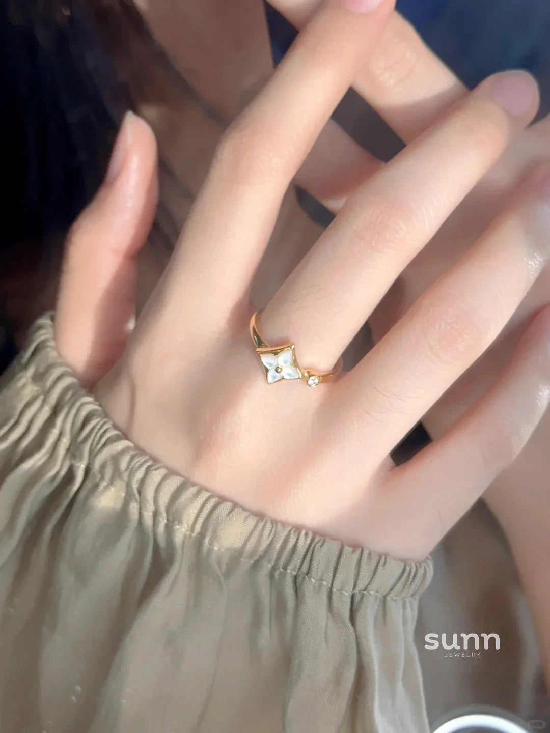Judah Mother-of-Pearl Clover Ring