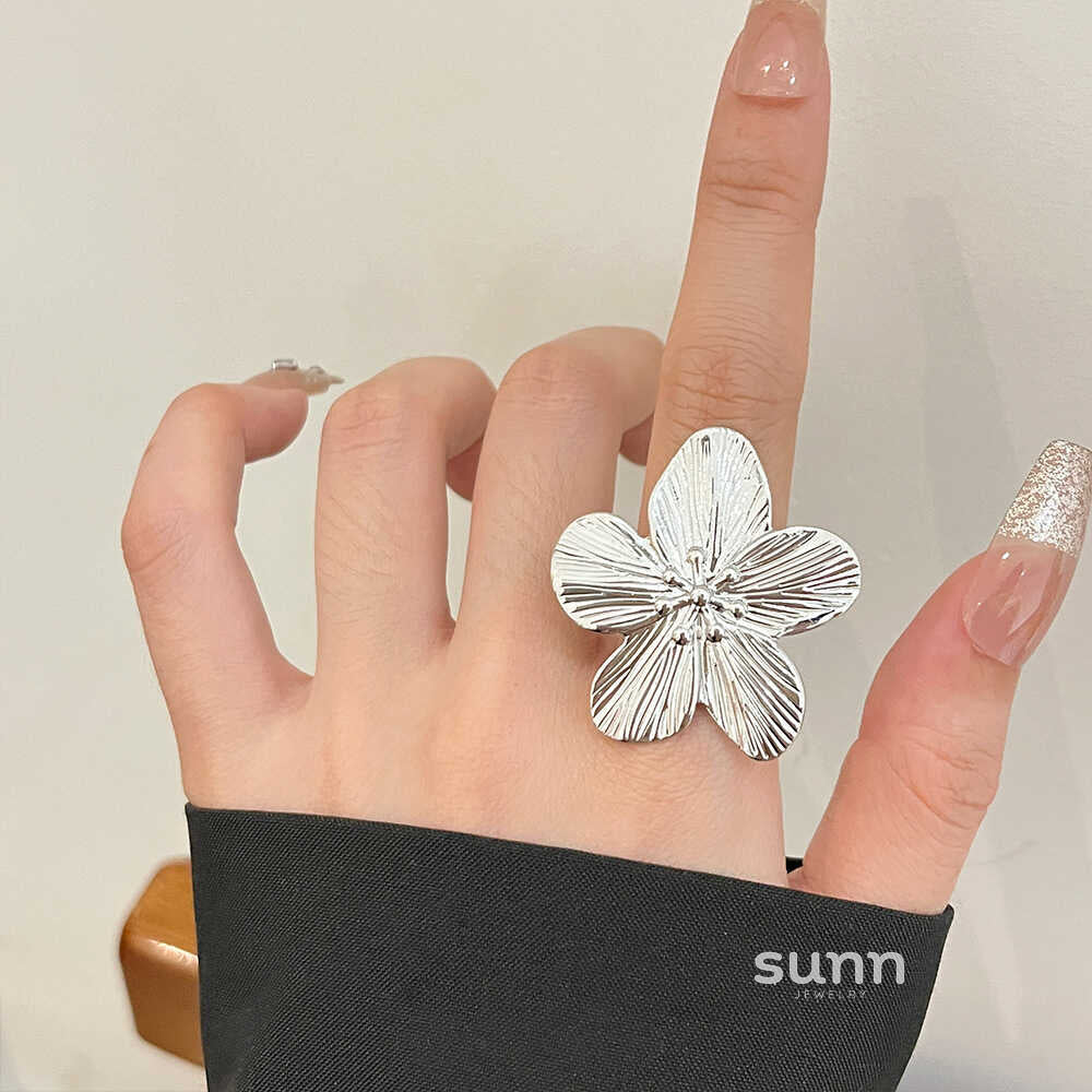 Julie Star Pearl Ring [AK45FLQD]
