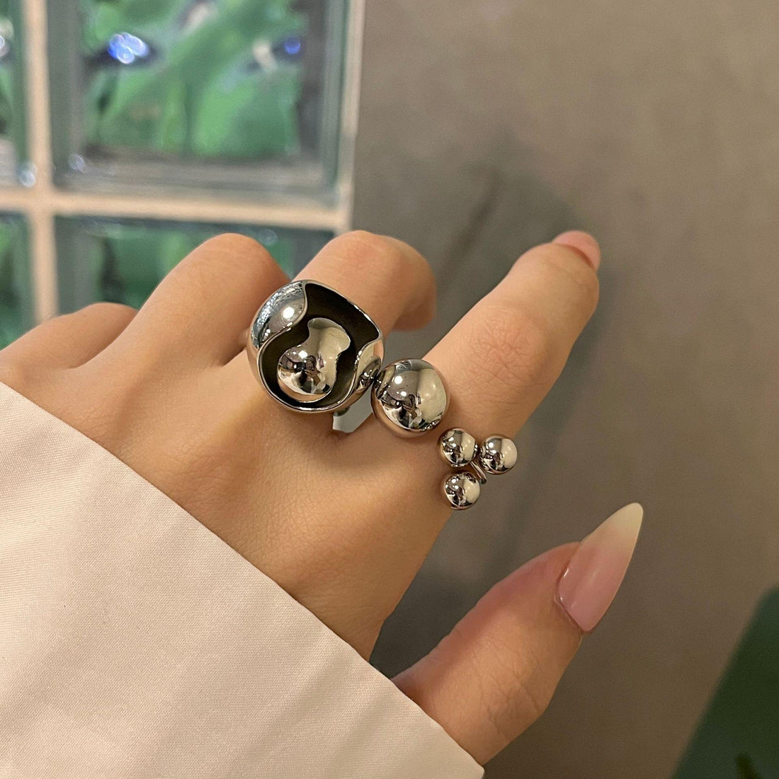 Julieann Metal Orb Ring [C77X93IC]