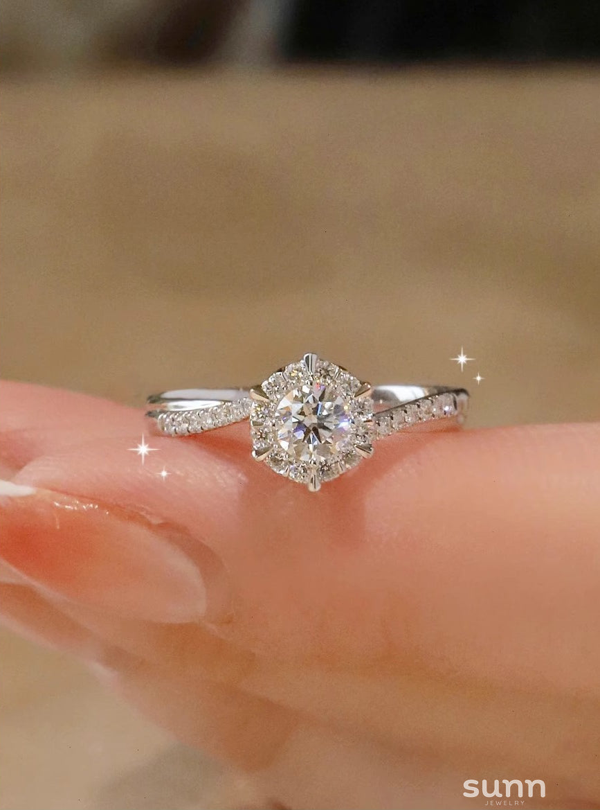 Julienne Star Twisted Ring [HDVDJO3N]