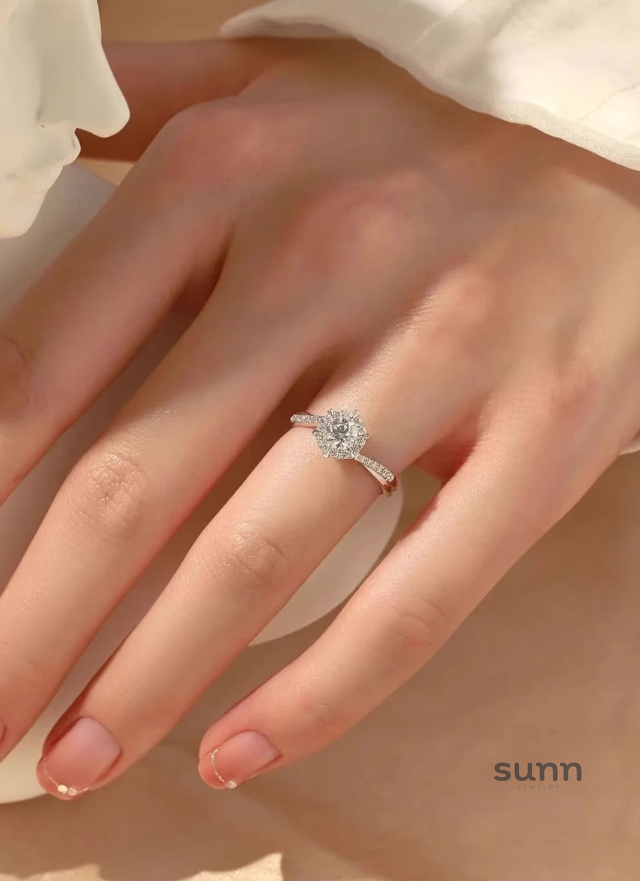 Julienne Star Twisted Ring [QLFNC1FE]
