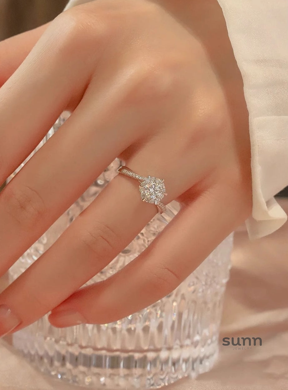 Julienne Star Twisted Ring [UP2EVK02]