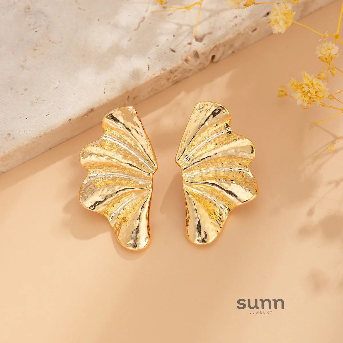 Julieta Delicate Leaf Studs