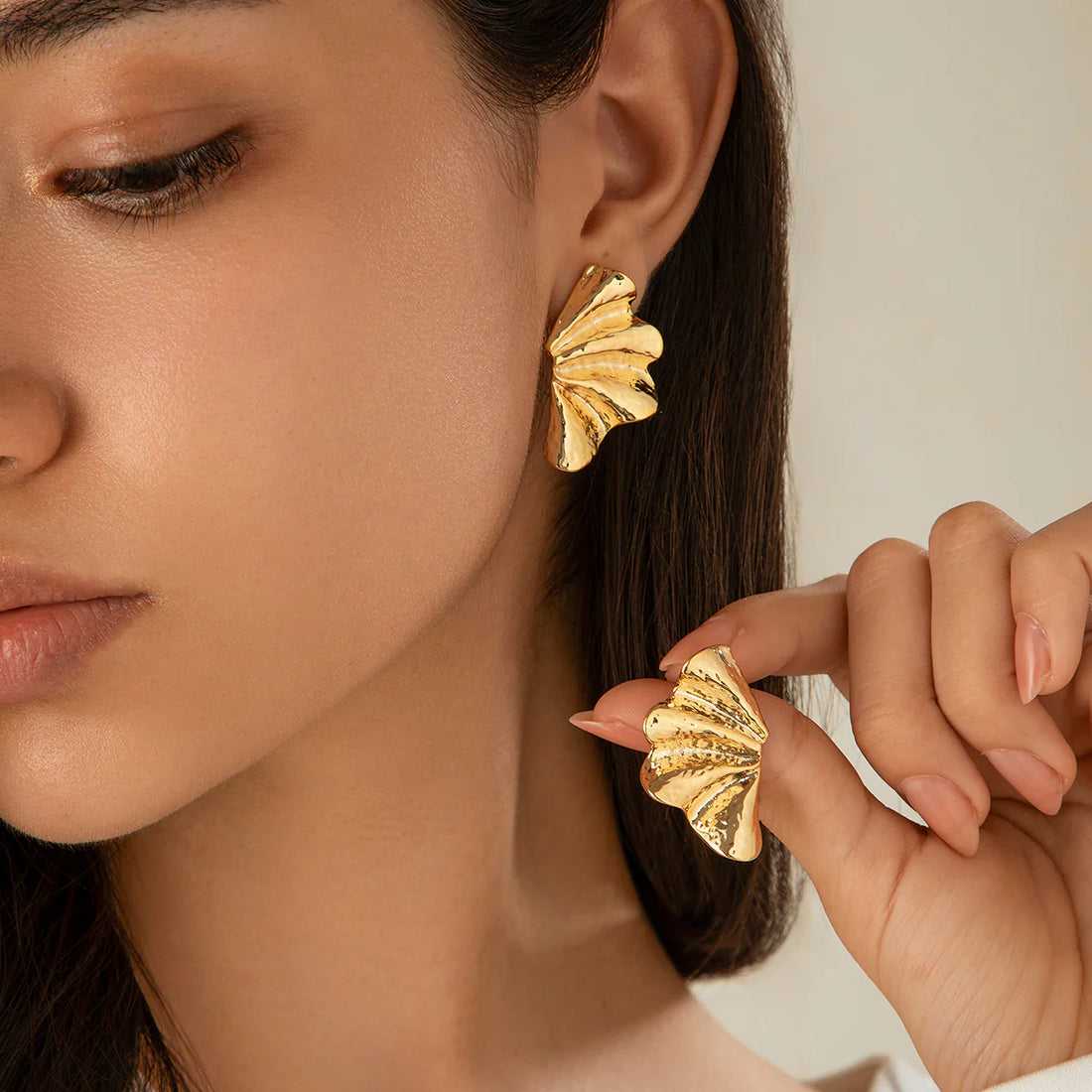 Julieta Delicate Leaf Studs
