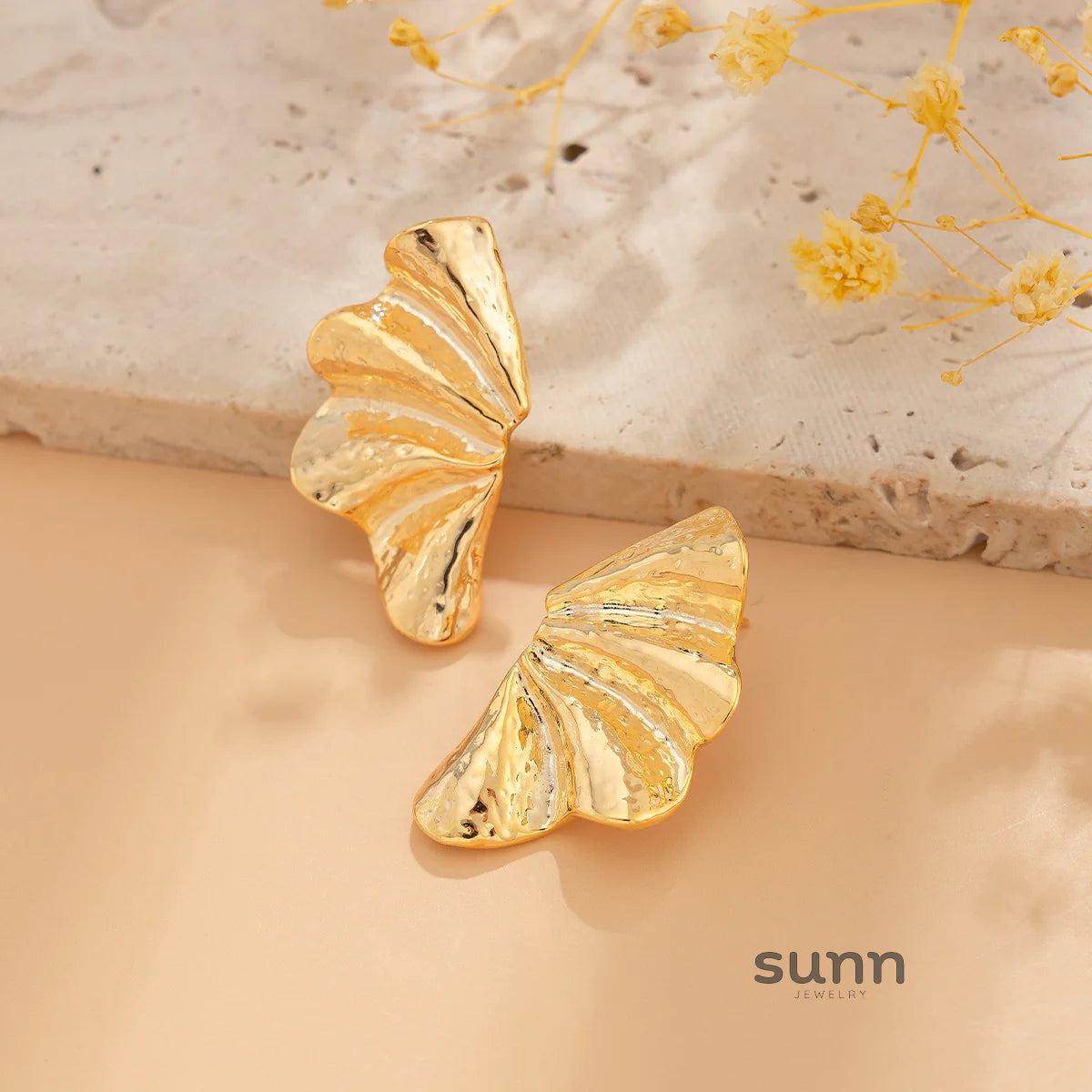 Julieta Delicate Leaf Studs