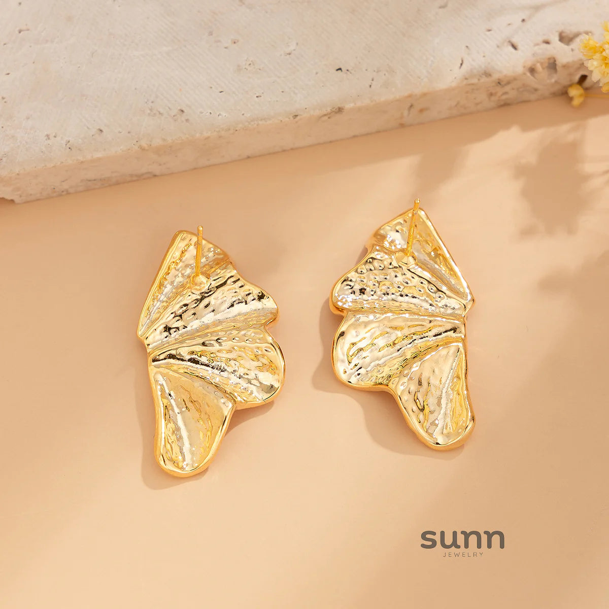 Julieta Delicate Leaf Studs
