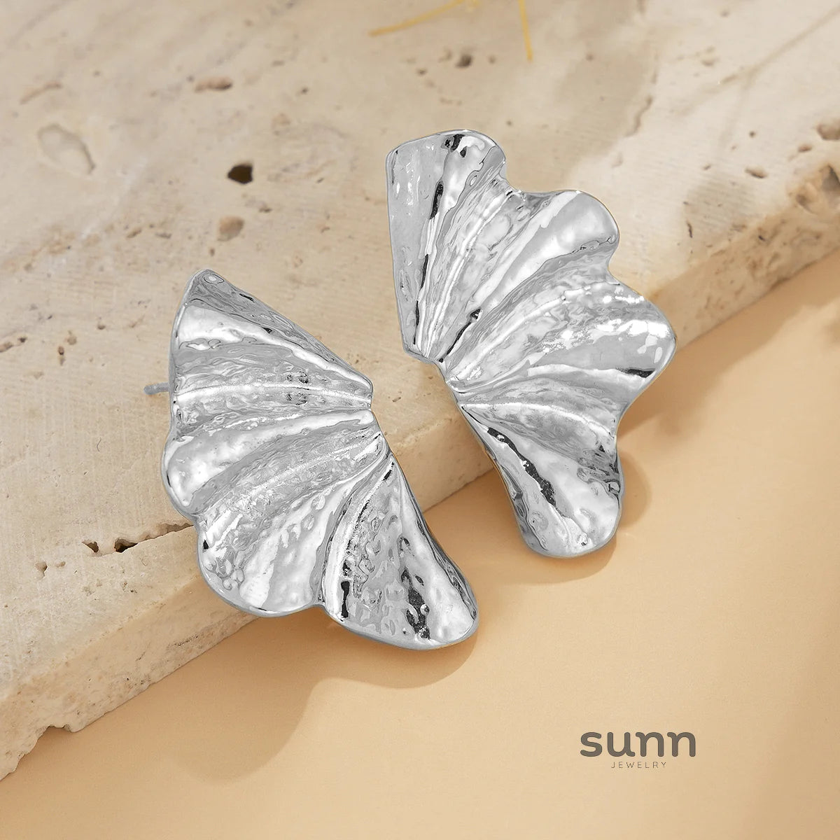 Julieta Delicate Leaf Studs