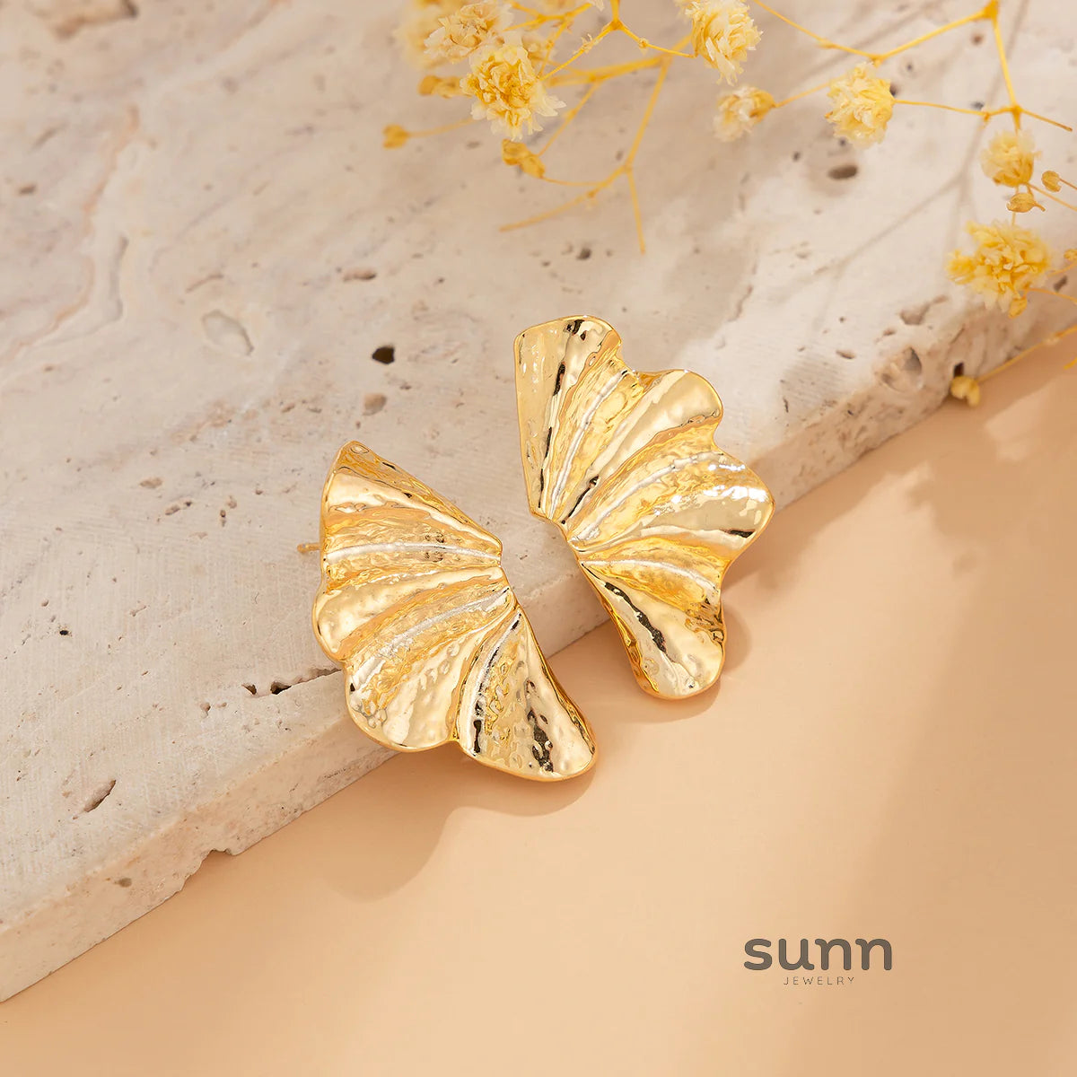 Julieta Delicate Leaf Studs